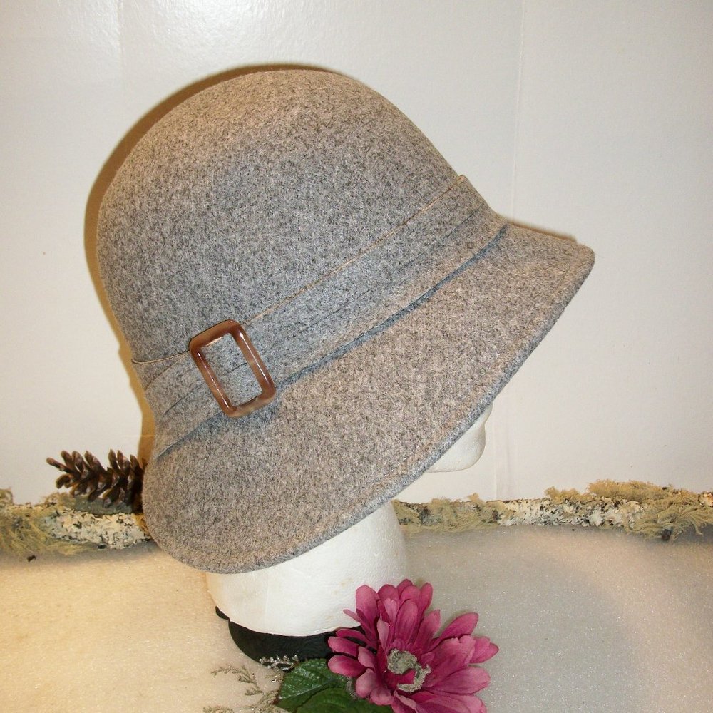 INDIGO SOUL NEW Cloche Bucket Hat Gray Felt w/ Faux Tortoise Shell Buckle OSFM - Picture 2 of 10